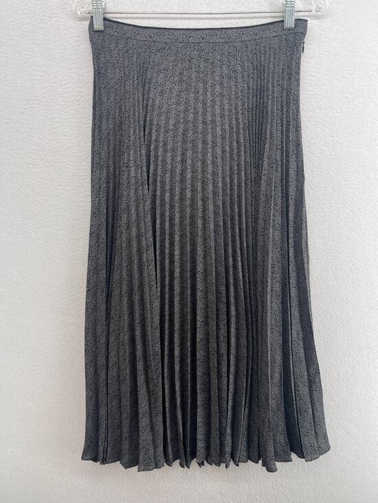 Vince Dresses & Skirts - VINCE Skirt 2 XS Drape Accordion Pleated Floral Swing Midi Side Zip Gray